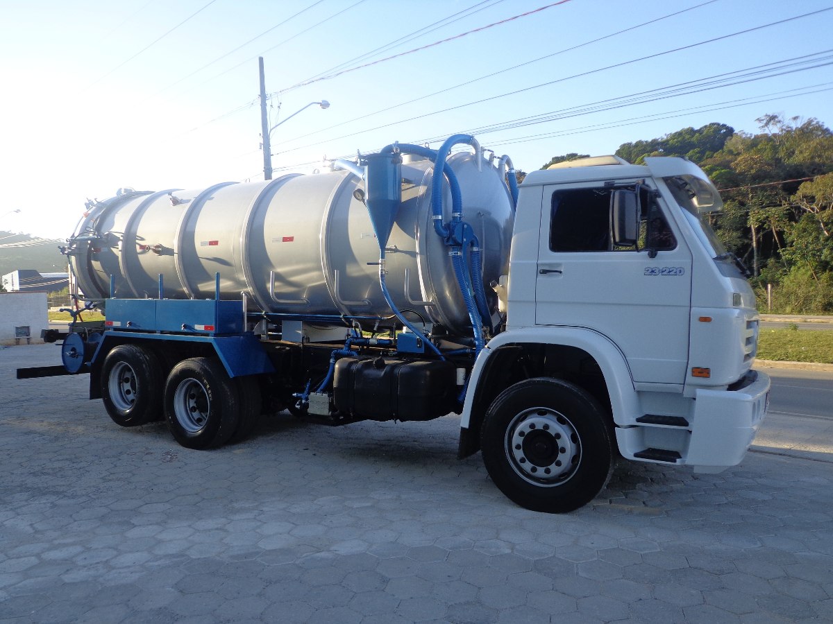 Caminhão Limpa Fossa em Itanhaém com máquina de alto desempenho